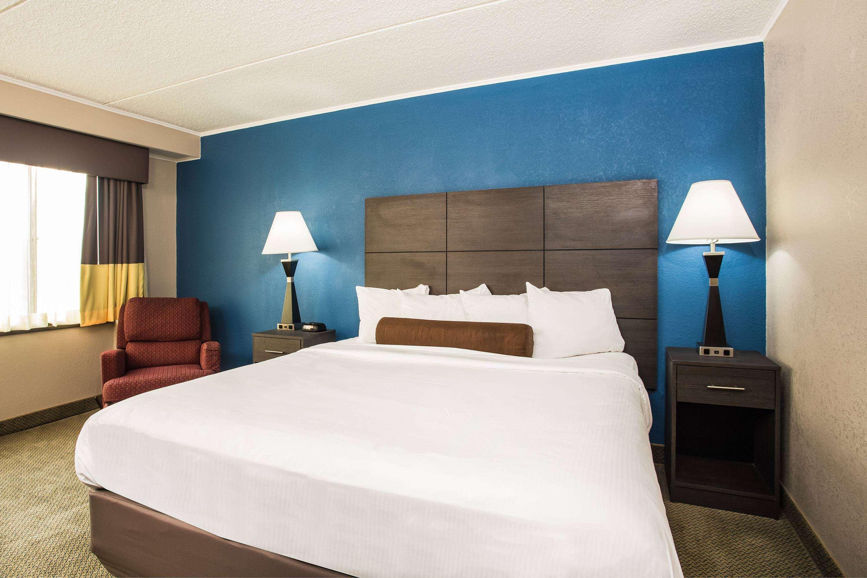 Baymont By Wyndham Appleton Hotel Exterior photo
