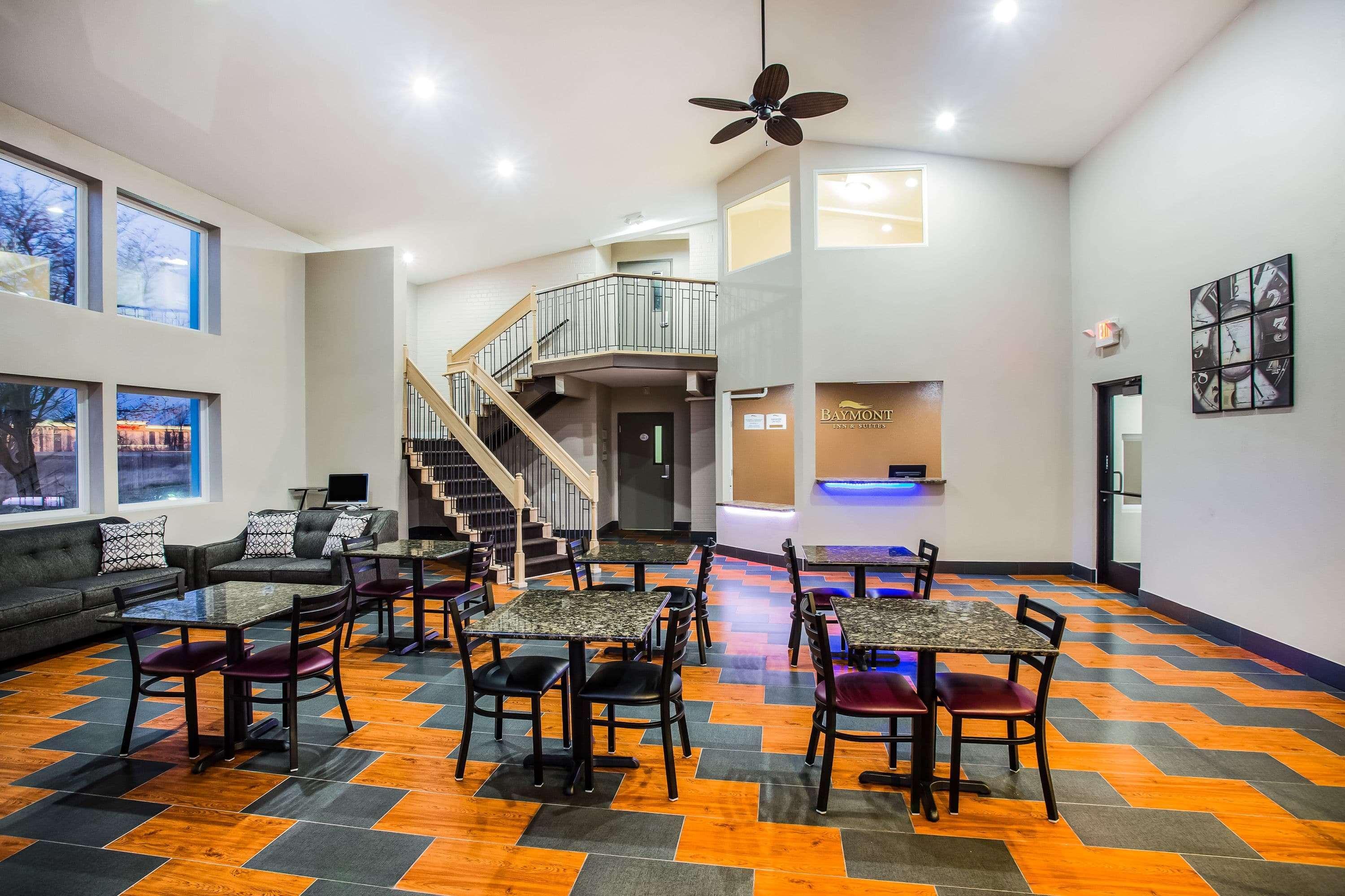 Baymont By Wyndham Appleton Hotel Exterior photo